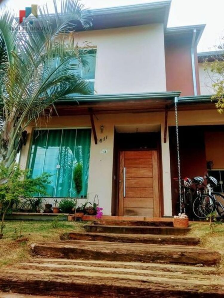 Casa, 4 quartos, 248 m² - Foto 1