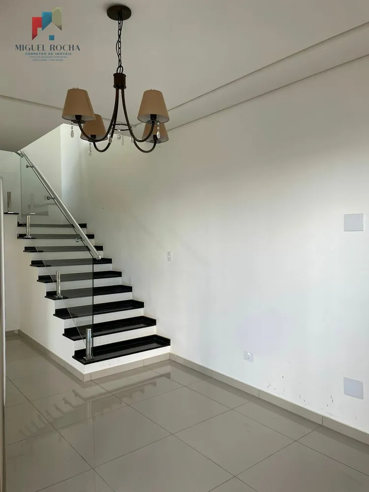 Casa, 3 quartos, 217 m² - Foto 2