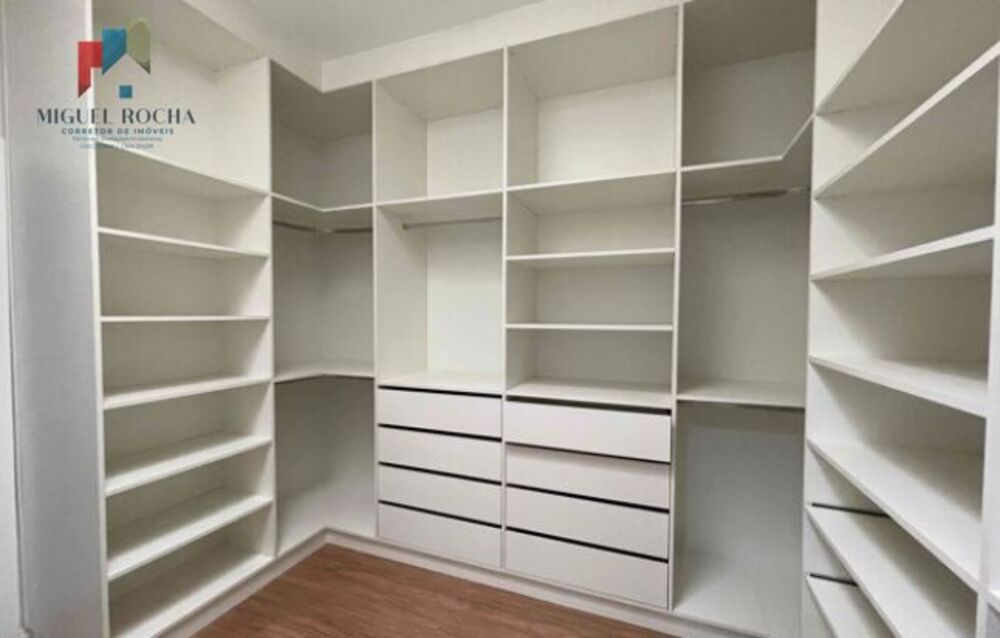 Casa à venda com 3 quartos, 302m² - Foto 4