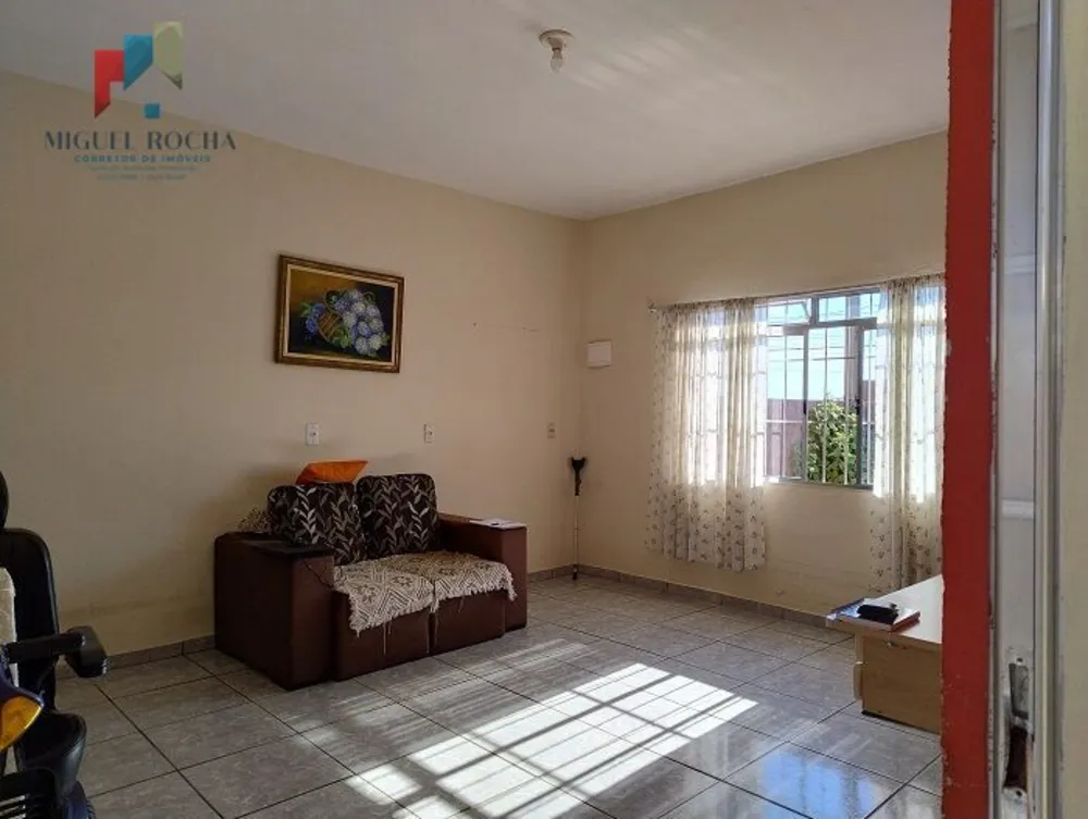 Casa, 1 quarto, 250 m² - Foto 2