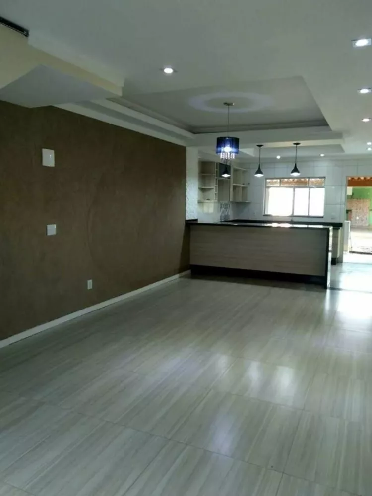 Sobrado à venda com 3 quartos, 250m² - Foto 1