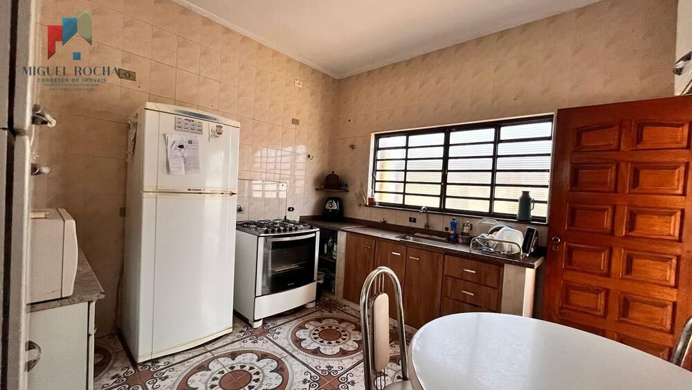 Casa à venda com 3 quartos, 176m² - Foto 3