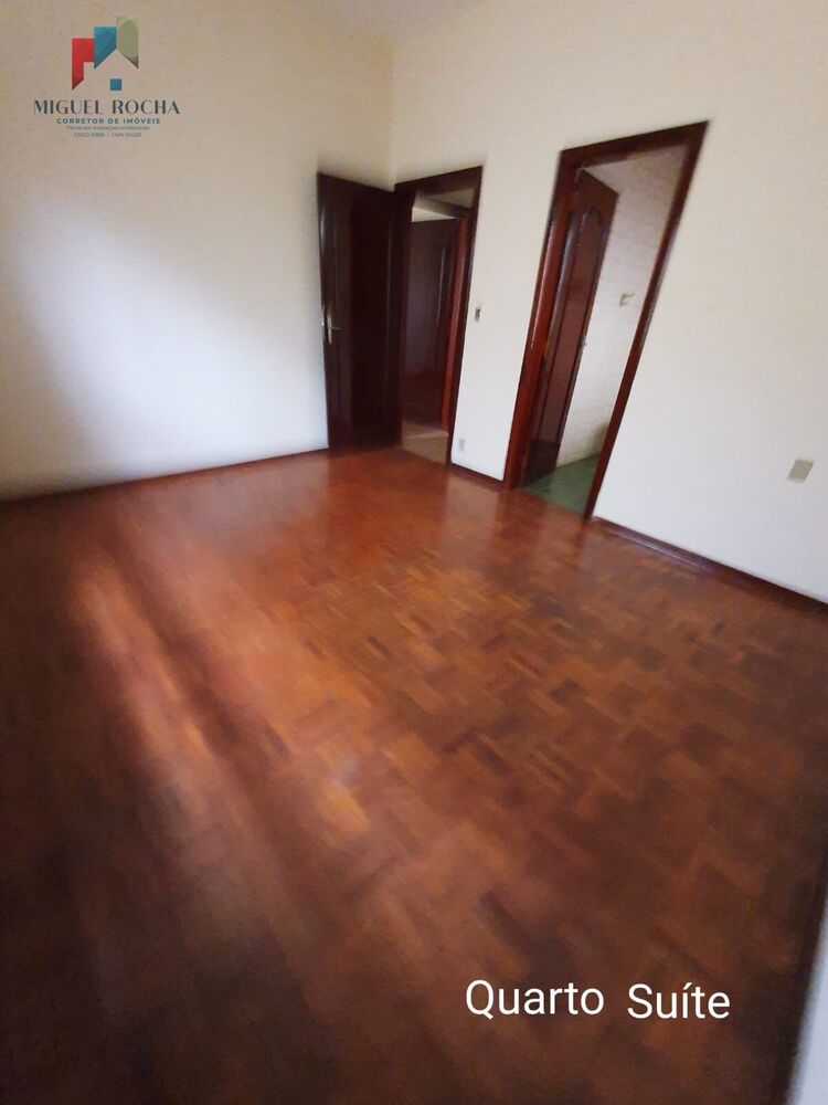 Casa à venda com 3 quartos, 212m² - Foto 7