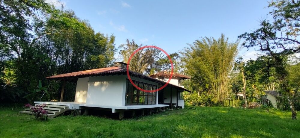 Casa à venda com 2 quartos, 240m² - Foto 2