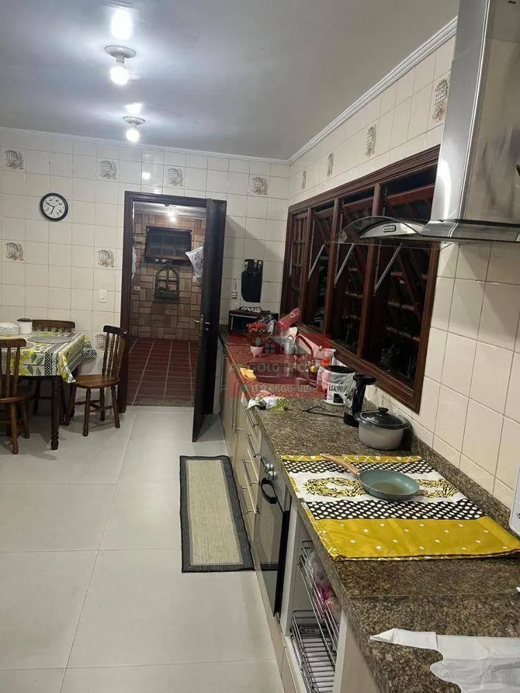 Sobrado, 3 quartos, 240 m² - Foto 1