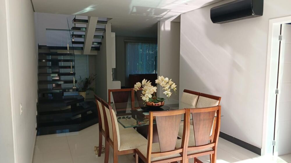 Casa de Condomínio à venda com 3 quartos, 348m² - Foto 4