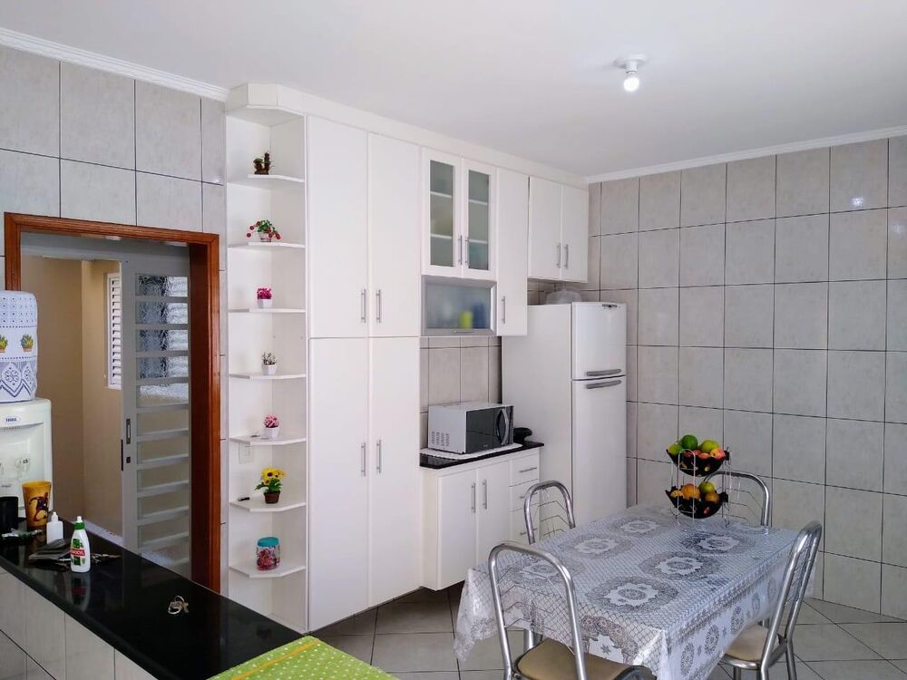 Casa à venda com 3 quartos, 250m² - Foto 1