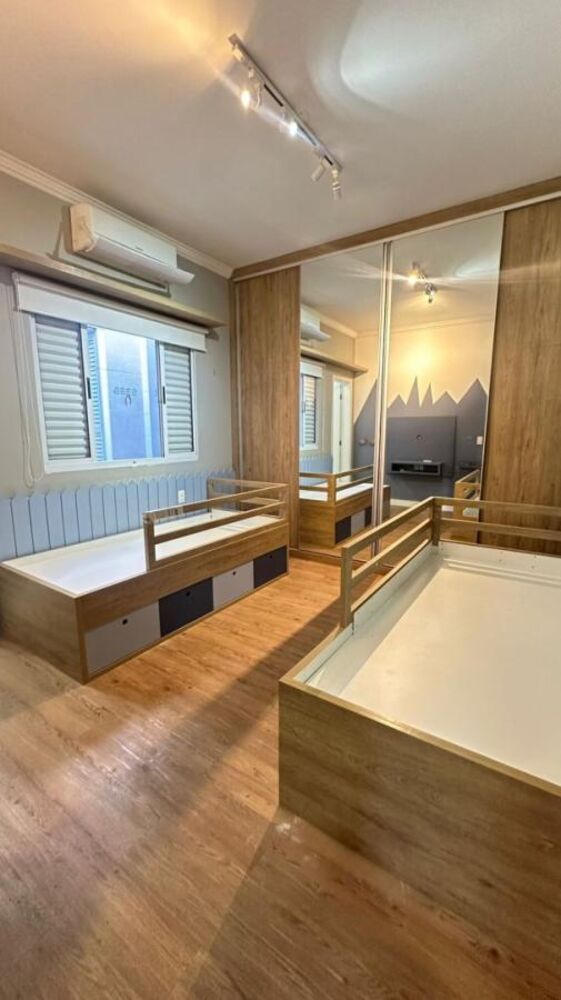 Casa de Condomínio à venda com 4 quartos, 291m² - Foto 2