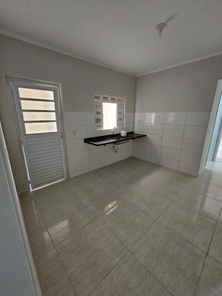 Casa à venda com 2 quartos, 104m² - Foto 3