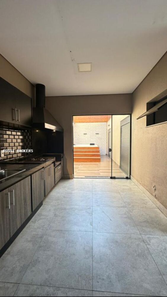Casa de Condomínio à venda com 3 quartos, 206m² - Foto 2