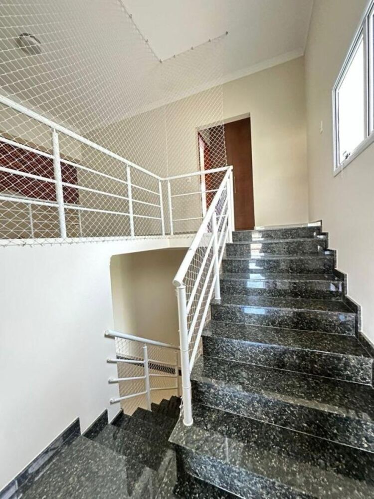 Casa de Condomínio para alugar com 3 quartos, 314m² - Foto 3