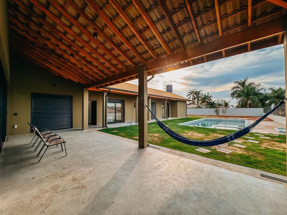 Casa de Condomínio à venda com 4 quartos, 417m² - Foto 2