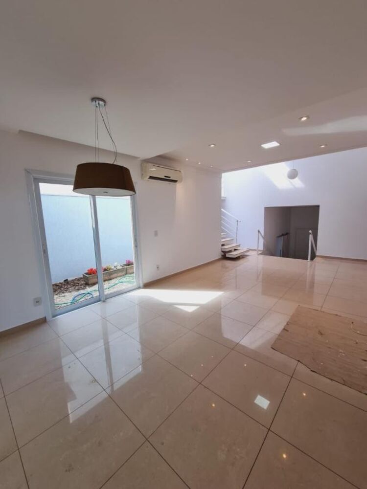 Casa de Condomínio à venda com 3 quartos, 208m² - Foto 2