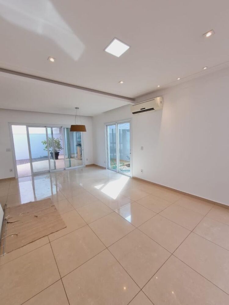 Casa de Condomínio à venda com 3 quartos, 208m² - Foto 1