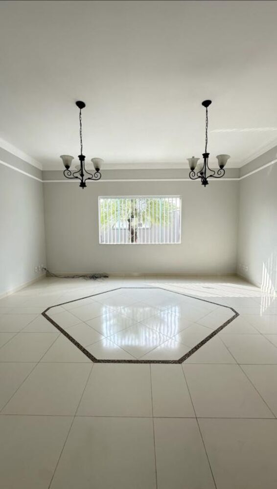 Casa à venda com 3 quartos, 164m² - Foto 3