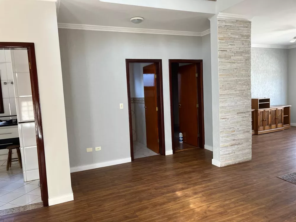 Casa à venda com 4 quartos, 294m² - Foto 2