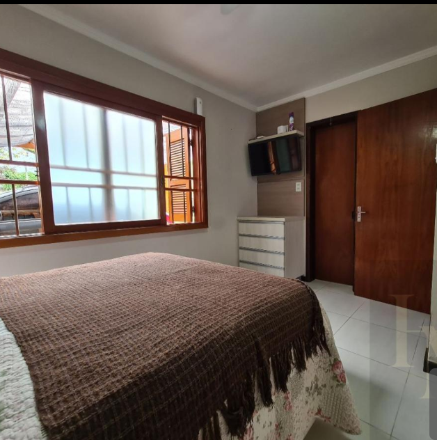 Casa à venda com 3 quartos, 240m² - Foto 3