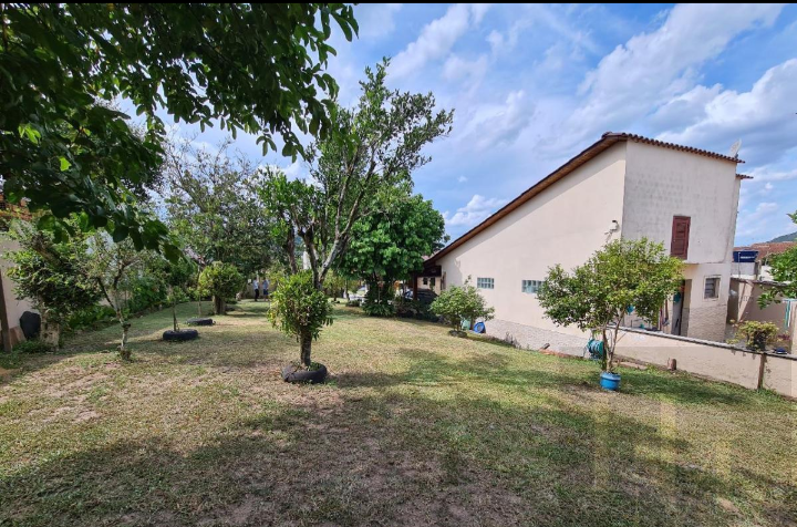 Casa à venda com 3 quartos, 240m² - Foto 12