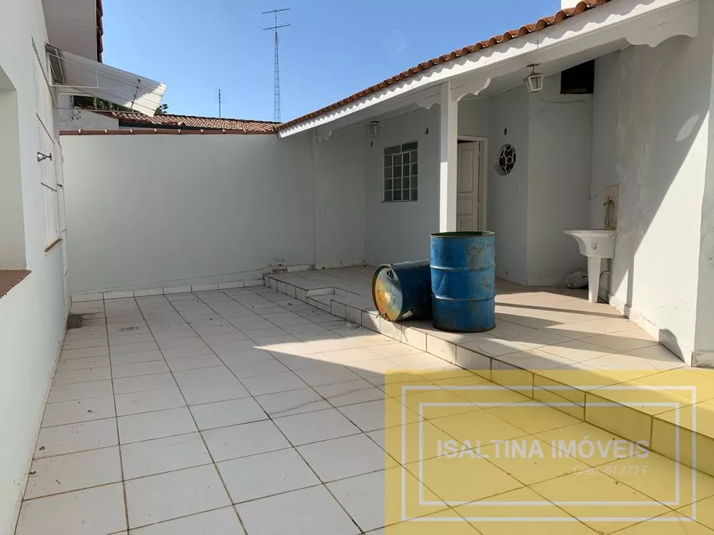 Casa à venda com 2 quartos, 270m² - Foto 2