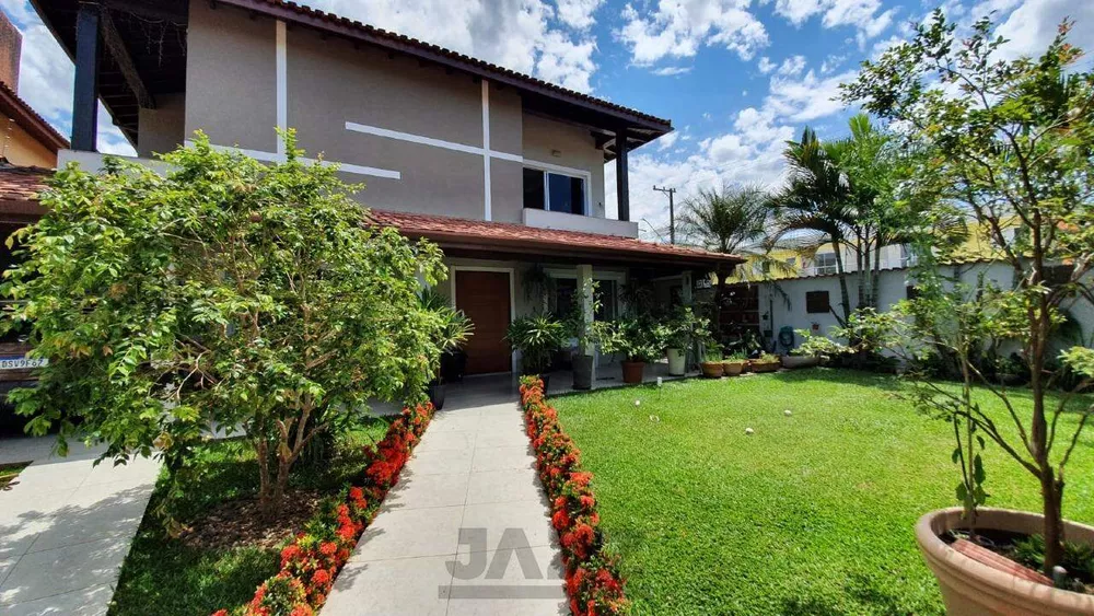 Casa à venda com 3 quartos, 232m² - Foto 4