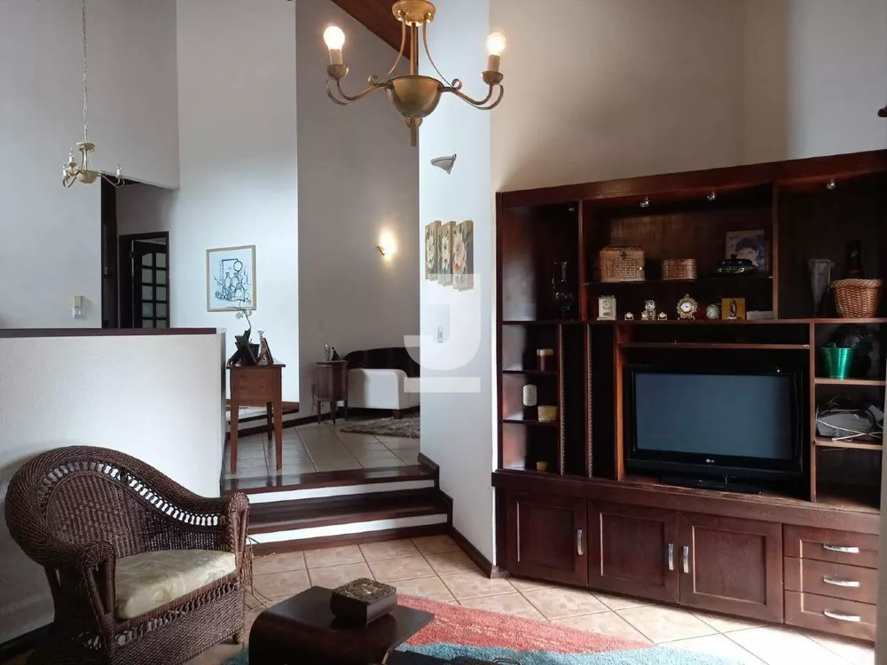 Casa à venda com 3 quartos, 207m² - Foto 1