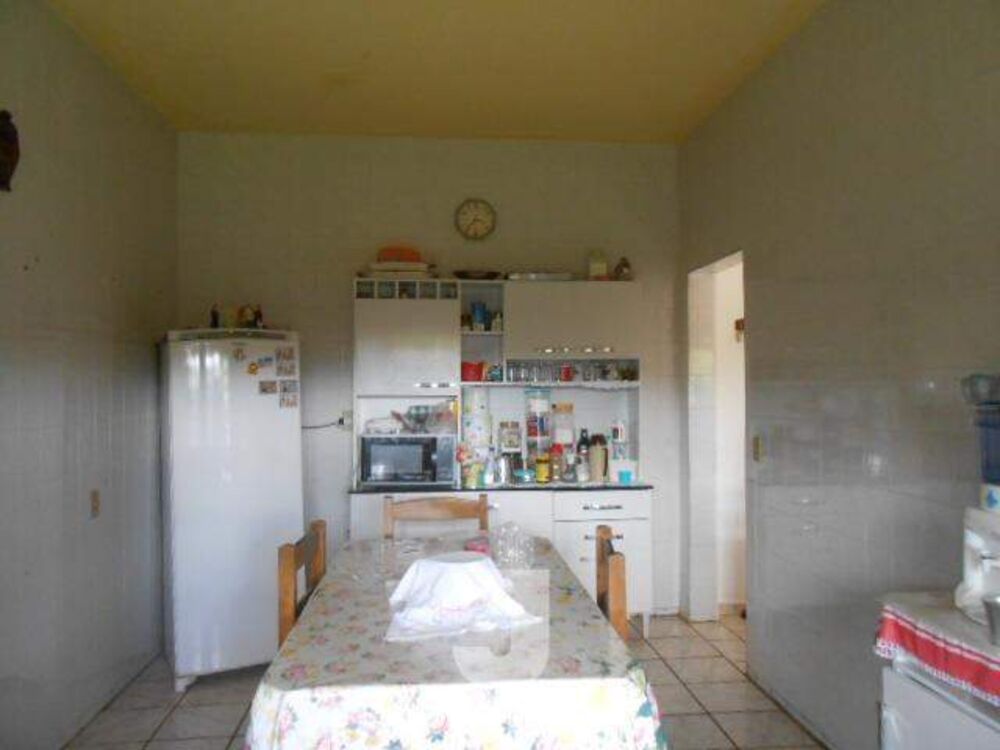 Chácara à venda com 6 quartos, 600m² - Foto 1