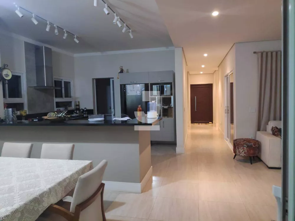 Casa de Condomínio à venda com 4 quartos, 276m² - Foto 1