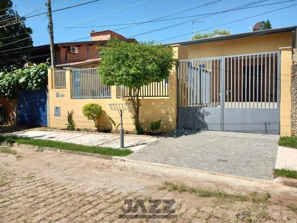 Casa à venda com 4 quartos, 162m² - Foto 1