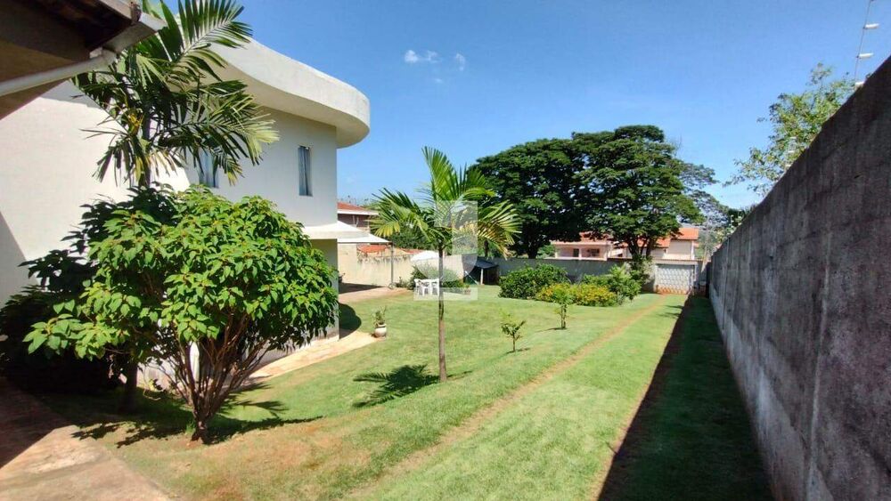 Chácara à venda com 4 quartos, 276m² - Foto 1