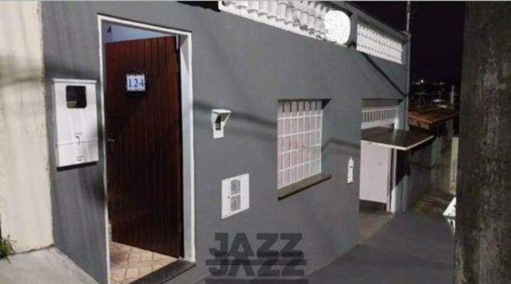 Casa à venda com 3 quartos, 210m² - Foto 1