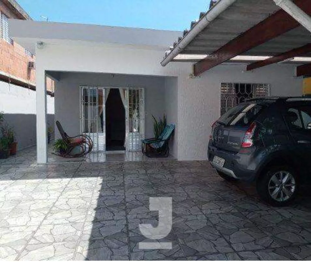 Casa à venda com 3 quartos, 200m² - Foto 1