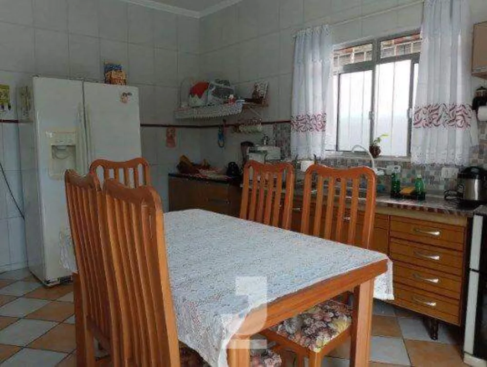 Casa à venda com 3 quartos, 200m² - Foto 8