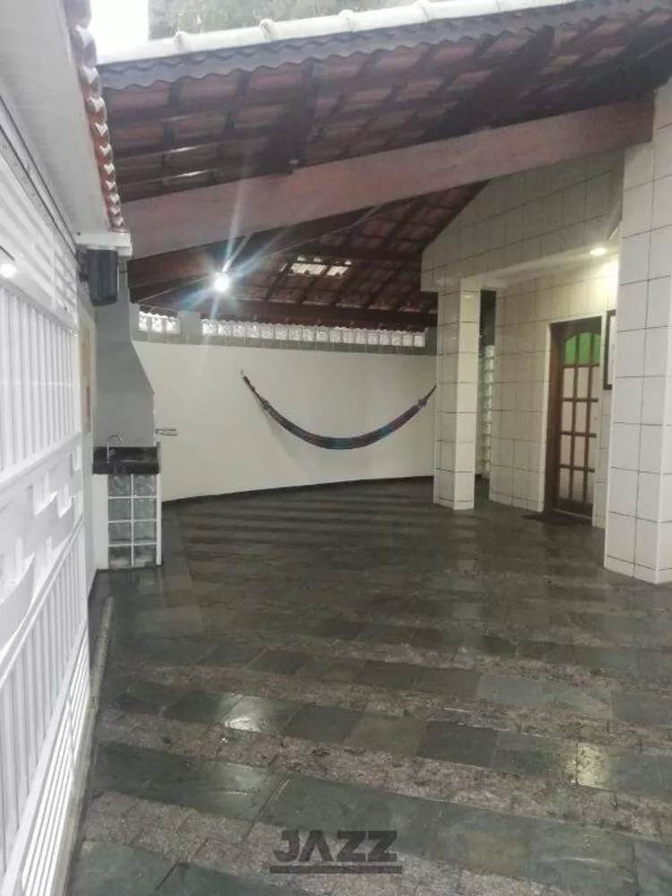 Casa à venda com 3 quartos, 120m² - Foto 1