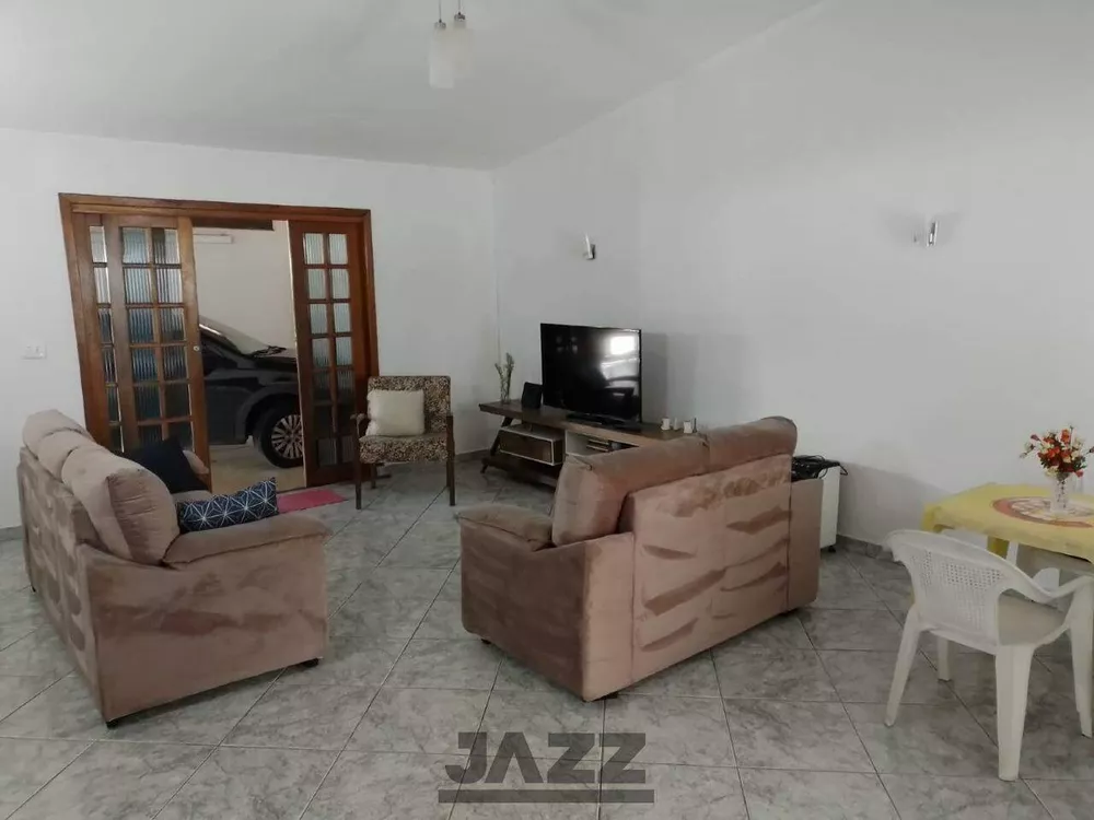 Casa à venda com 4 quartos, 197m² - Foto 1