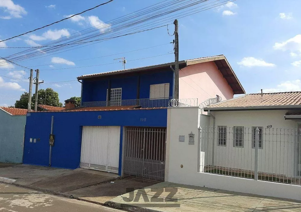 Casa à venda com 3 quartos, 230m² - Foto 1