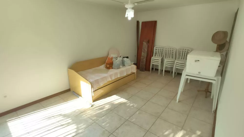 Casa à venda com 3 quartos, 270m² - Foto 3