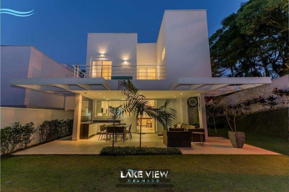 Casa de Condomínio para alugar com 3 quartos, 209m² - Foto 1