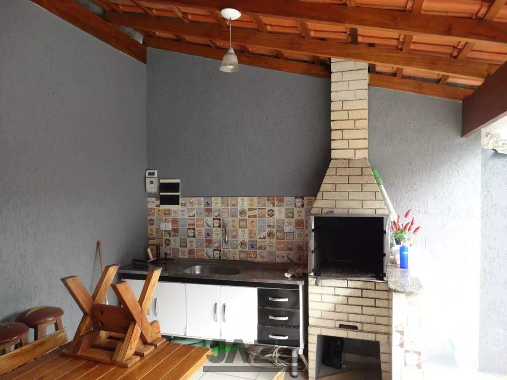 Casa à venda com 3 quartos, 150m² - Foto 2