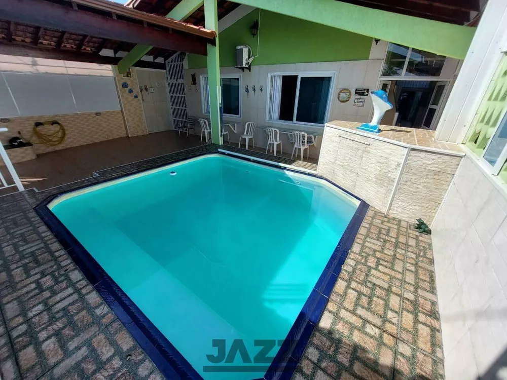 Casa à venda com 5 quartos, 140m² - Foto 1