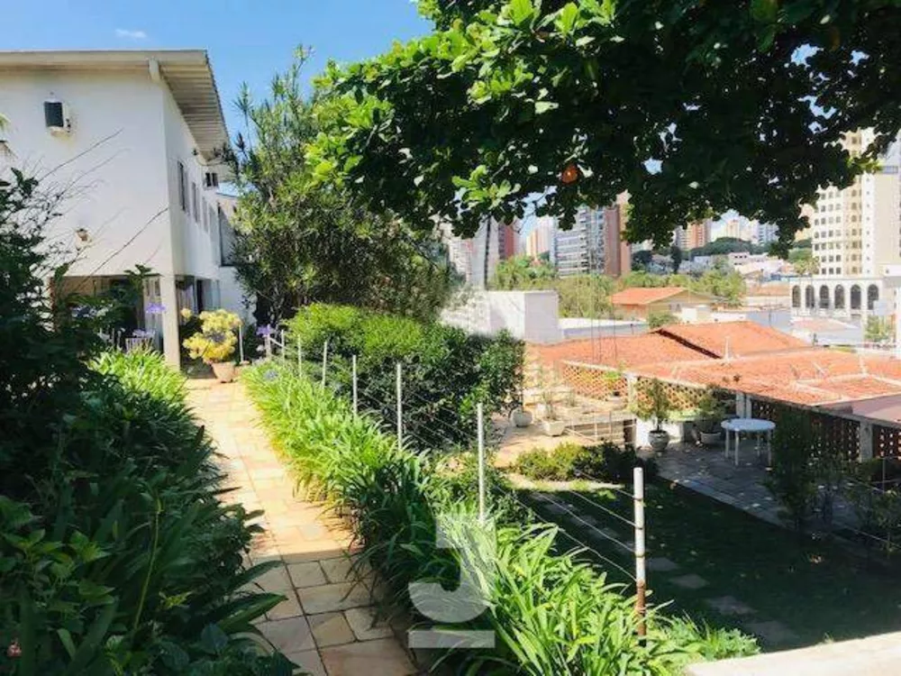 Casa à venda com 8 quartos, 300m² - Foto 2