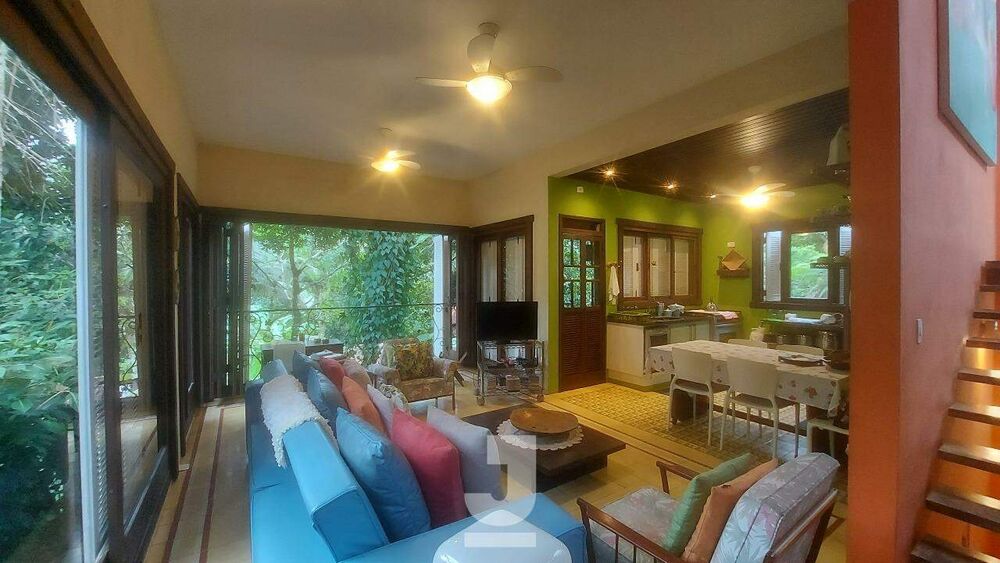Casa à venda com 3 quartos, 230m² - Foto 2