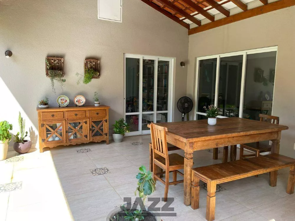 Casa à venda com 3 quartos, 200m² - Foto 3