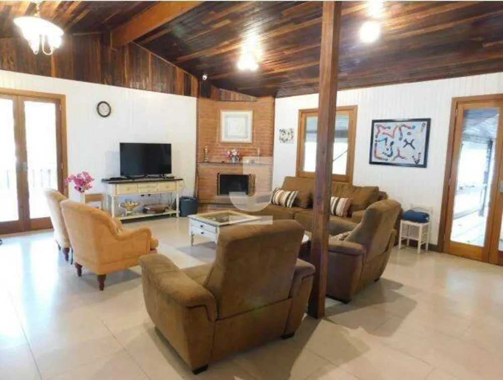 Fazenda à venda com 7 quartos, 1500m² - Foto 2