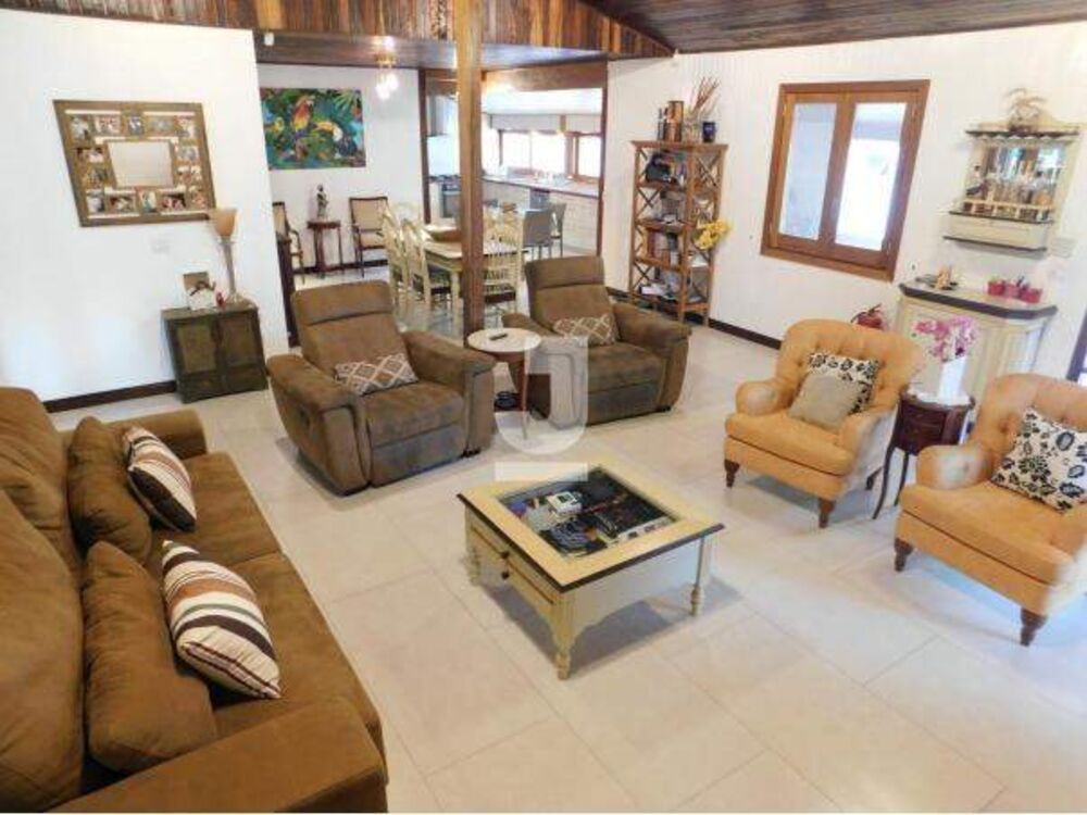 Chácara à venda com 7 quartos, 1500m² - Foto 4