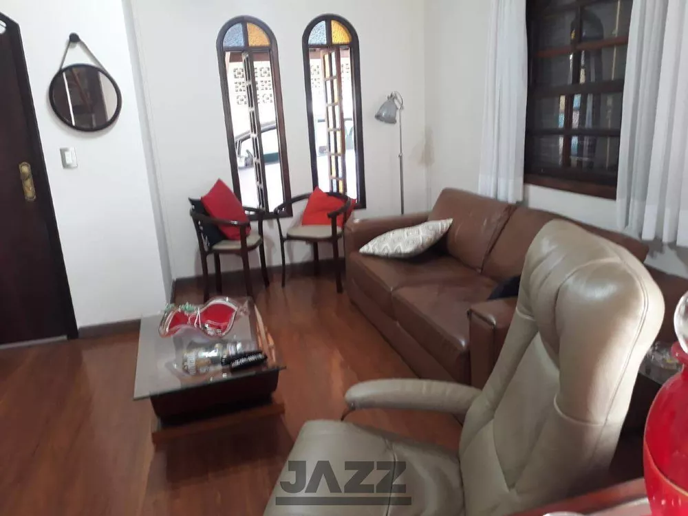 Casa à venda com 3 quartos, 199m² - Foto 1