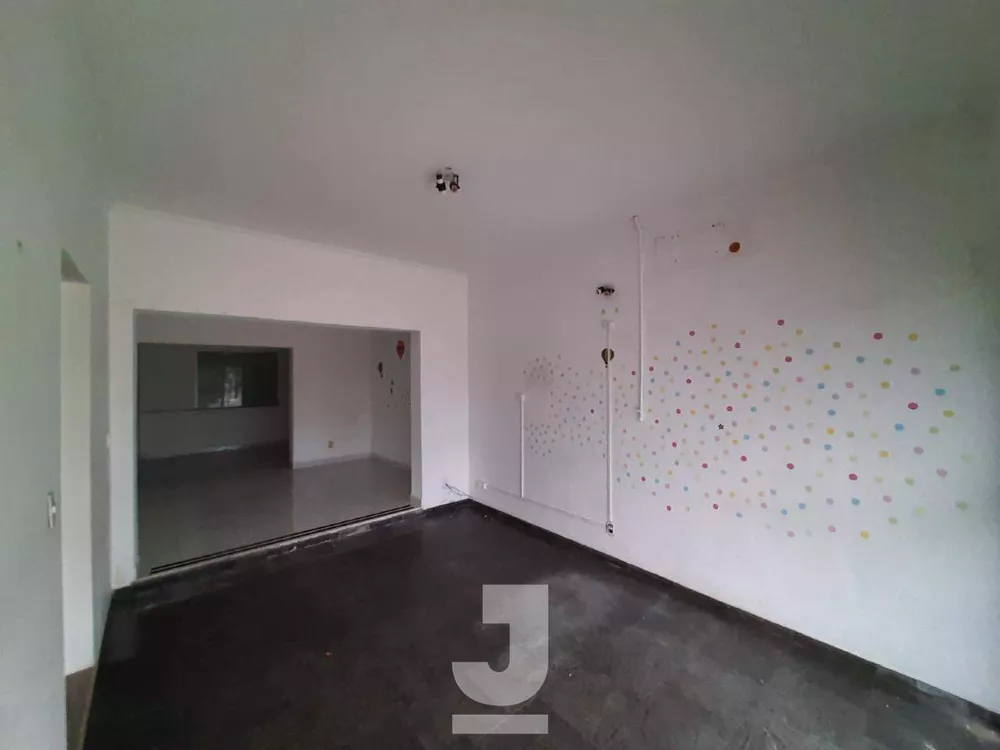 Casa à venda com 4 quartos, 225m² - Foto 2