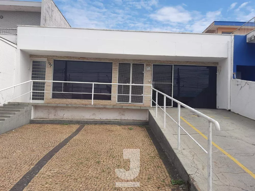 Casa à venda com 4 quartos, 225m² - Foto 1