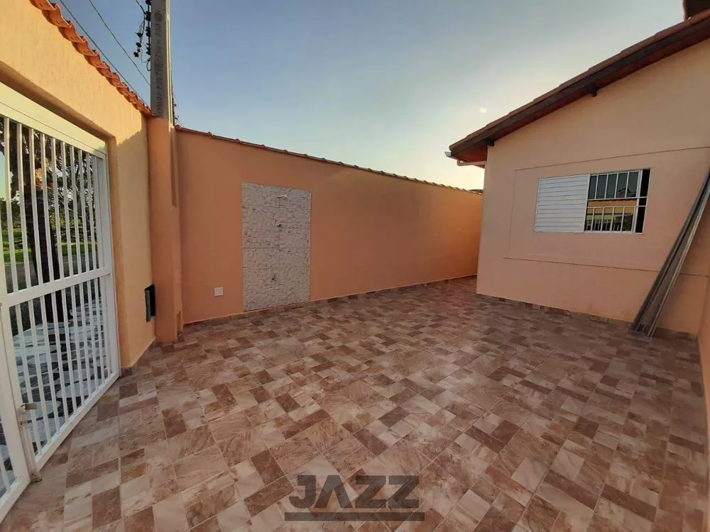 Casa à venda com 3 quartos, 98m² - Foto 1