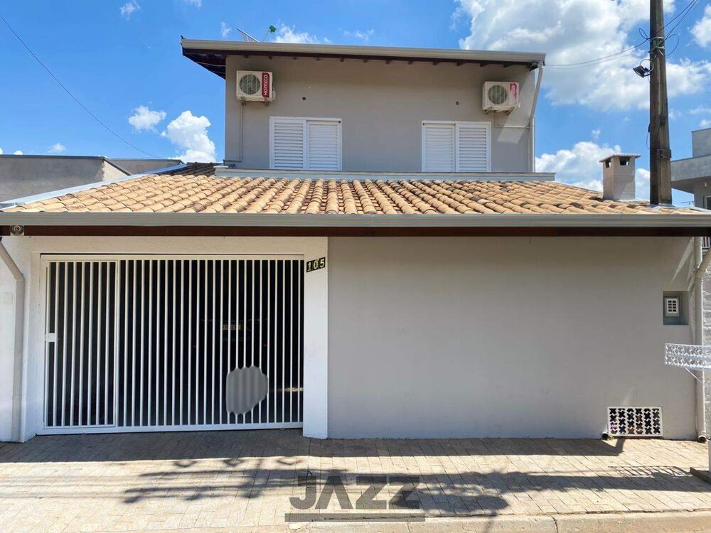 Casa à venda com 3 quartos, 196m² - Foto 1