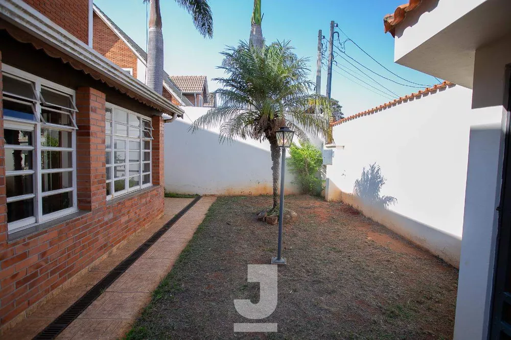 Casa à venda com 4 quartos, 610m² - Foto 2